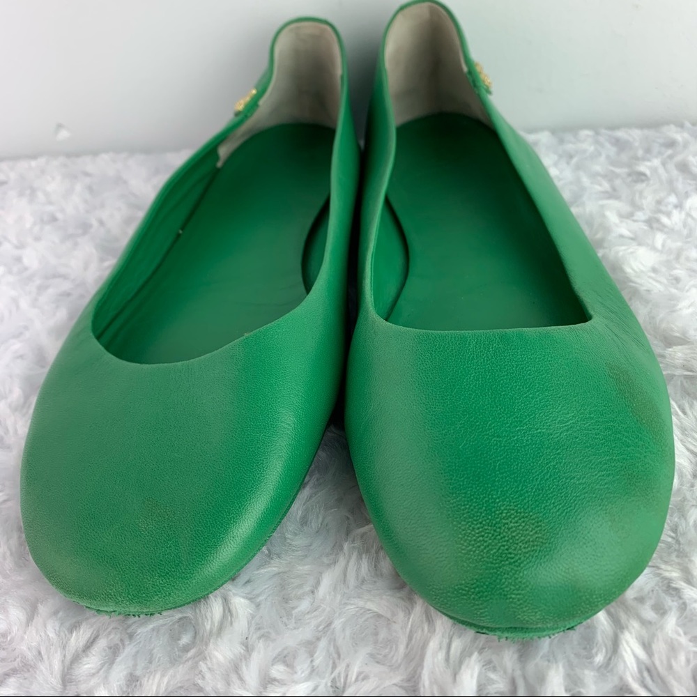 Tory Burch Green Leather Ballet Flats with Gold Logo - Picture 3 of 7